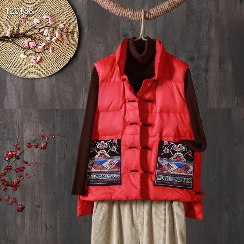 Artistic Retro Embroidered Ethnic Style Patch Lightweight Down Vest Women's Vest Winter Short Vertical Collar Buckle Vest Artistic Retro Embroidered Ethnic Style Patch Lightweight Down Vest Women's Vest Winter Short Vertical Collar Buckle Vest