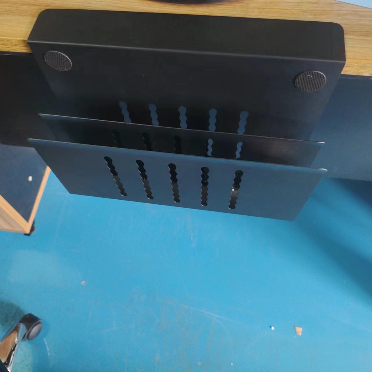 블랙 더블 레이어 노트북 수납 스탠드에는 액세서리가 포함되어 있지 않습니다