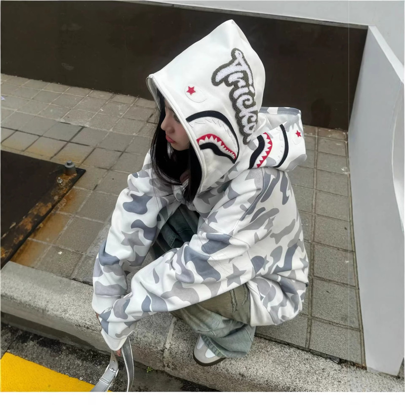 American Retro Double-Hood Camouflage Zip-Up Hoodie, Trendy National Style, Spring and Autumn, Unisex Shark Fleece Jacket American Retro Double-Hood Camouflage Zip-Up Hoodie, Trendy National Style, Spring and Autumn, Unisex Shark Fleece Jacket