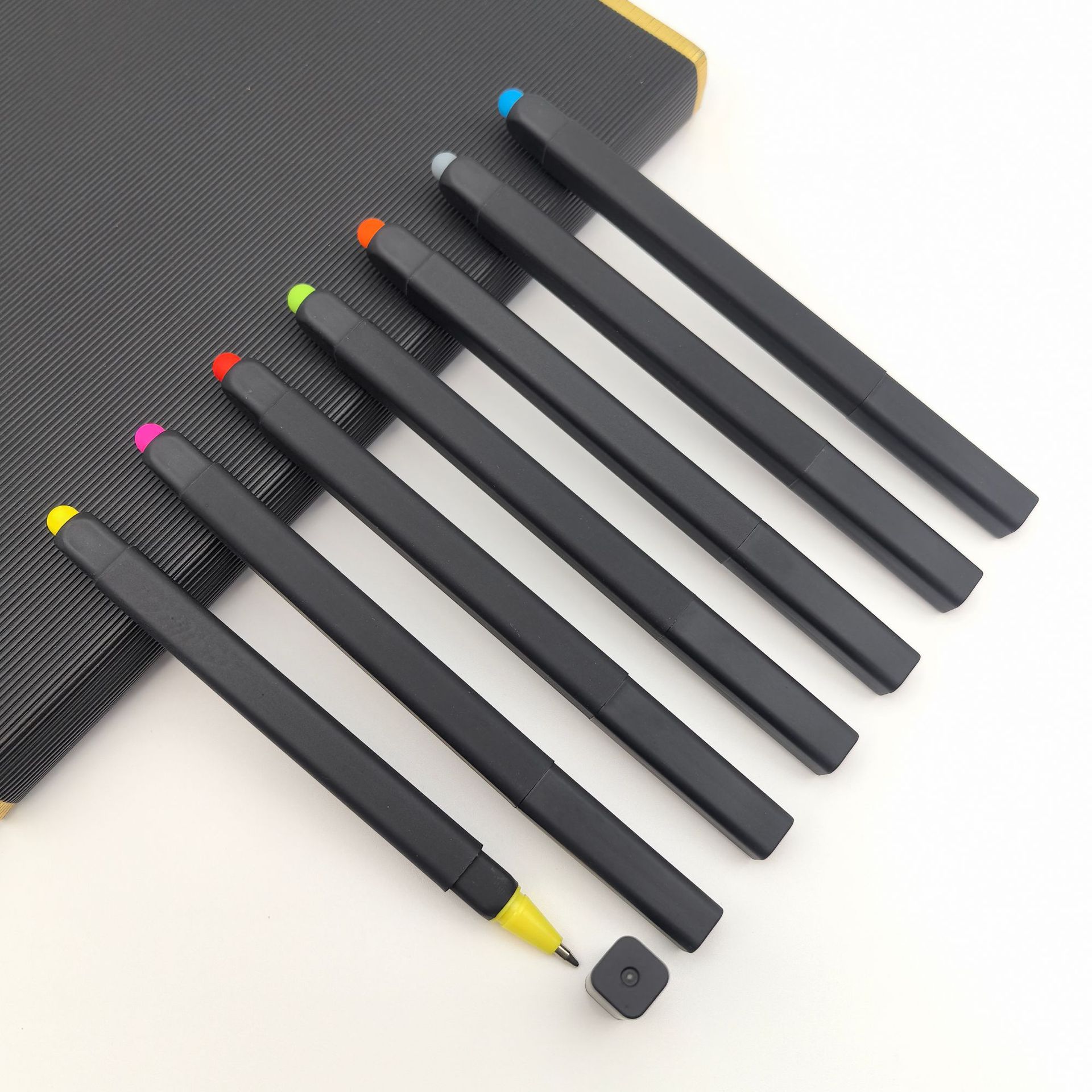 Comercio sin bolígrafo bolígrafo de plástico publicitario cuadrado lápiz táctil se puede personalizar color pulverización bolígrafo cuadrado al por mayor