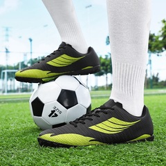 ショートトレーニングのサッカー靴は低いです。皮面の砕釘サッカーの運動靴は低いです。