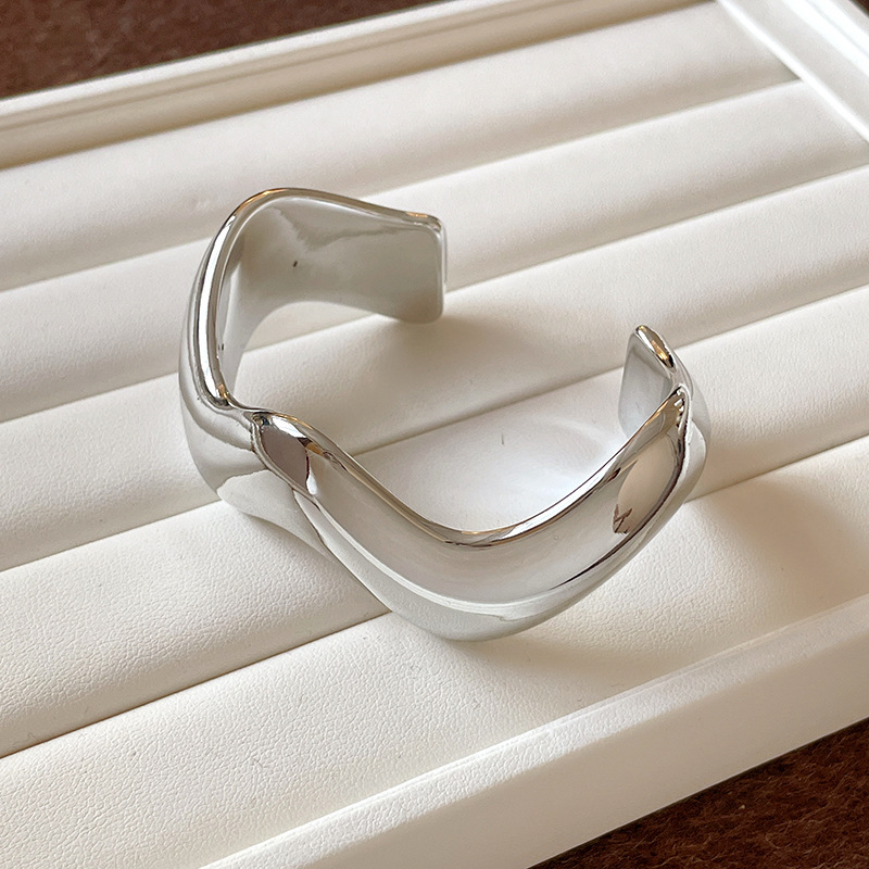 Pulsera de apertura acrílica cruzada ovalada pulsera de diseño transfronterizo europeo y americano moda exagerada joyería atmosférica al por mayor