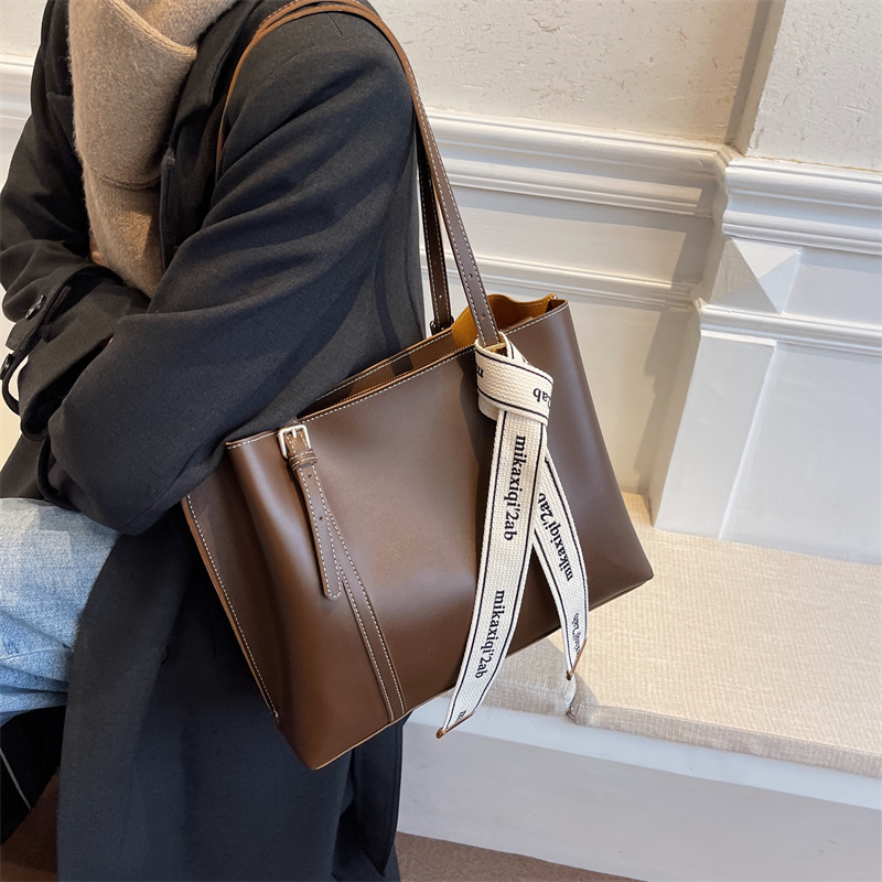 High-quality Vintage Women's 2026 New Trendy Stylish Shoulder Commuter Popular Soft Leather Tote Bag_voghion.com