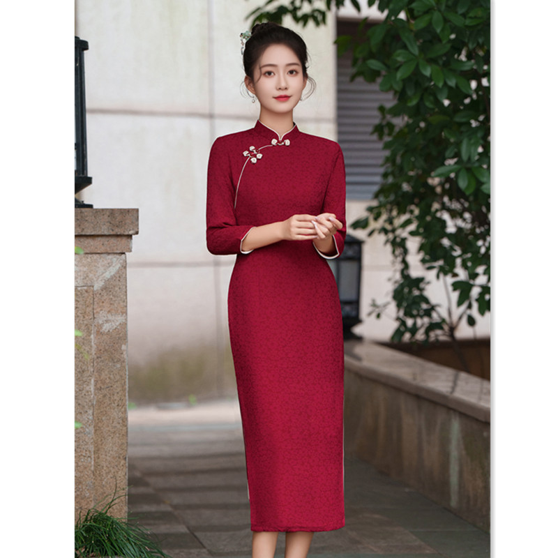 Old Shanghai Retro Guofeng Happy Mother's Wedding Banquet Red Dress Cheongsam 2024 Autumn New Bride's Engagement Cheongsam Old Shanghai Retro Guofeng Happy Mother's Wedding Banquet Red Dress Cheongsam 2024 Autumn New Bride's Engagement Cheongsam
