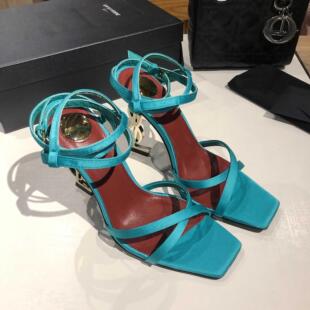 YSL���_��һ�ֿێ����^�I��������θ��߸���ЬŮʿ�Ը�¶ֺ���Q