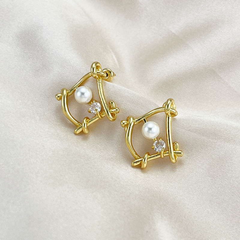 Creative geometric fashionable three dimensional earrings from pearl…