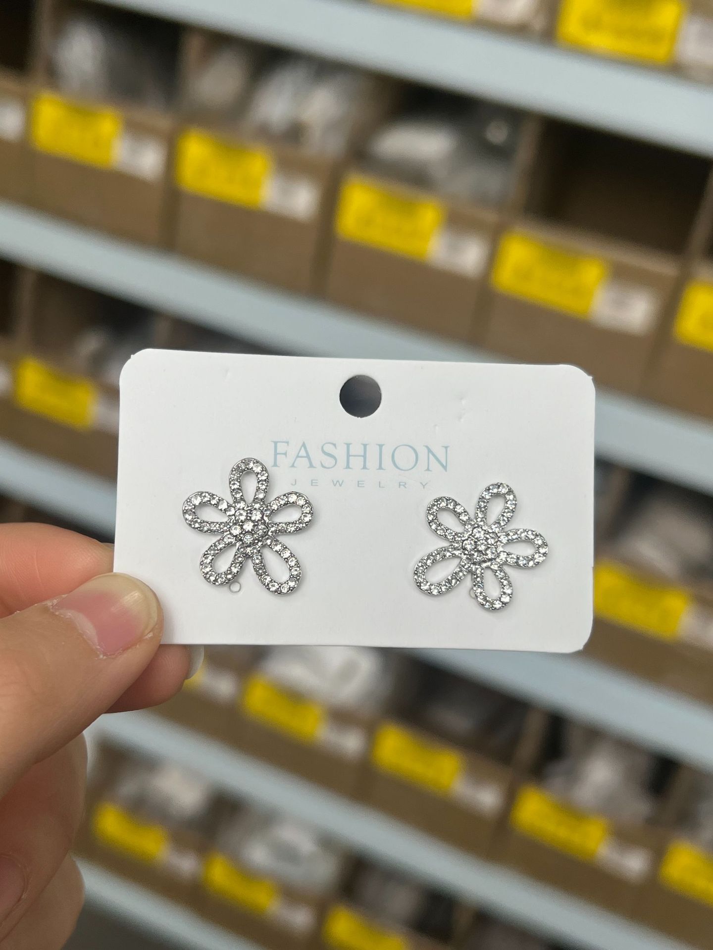 Koreanische diamantbesetzte hohle Sonnenblumen-Modisch-, atmosphärische, Nischen-, High-End-Design-Ohrringe_voghion.com