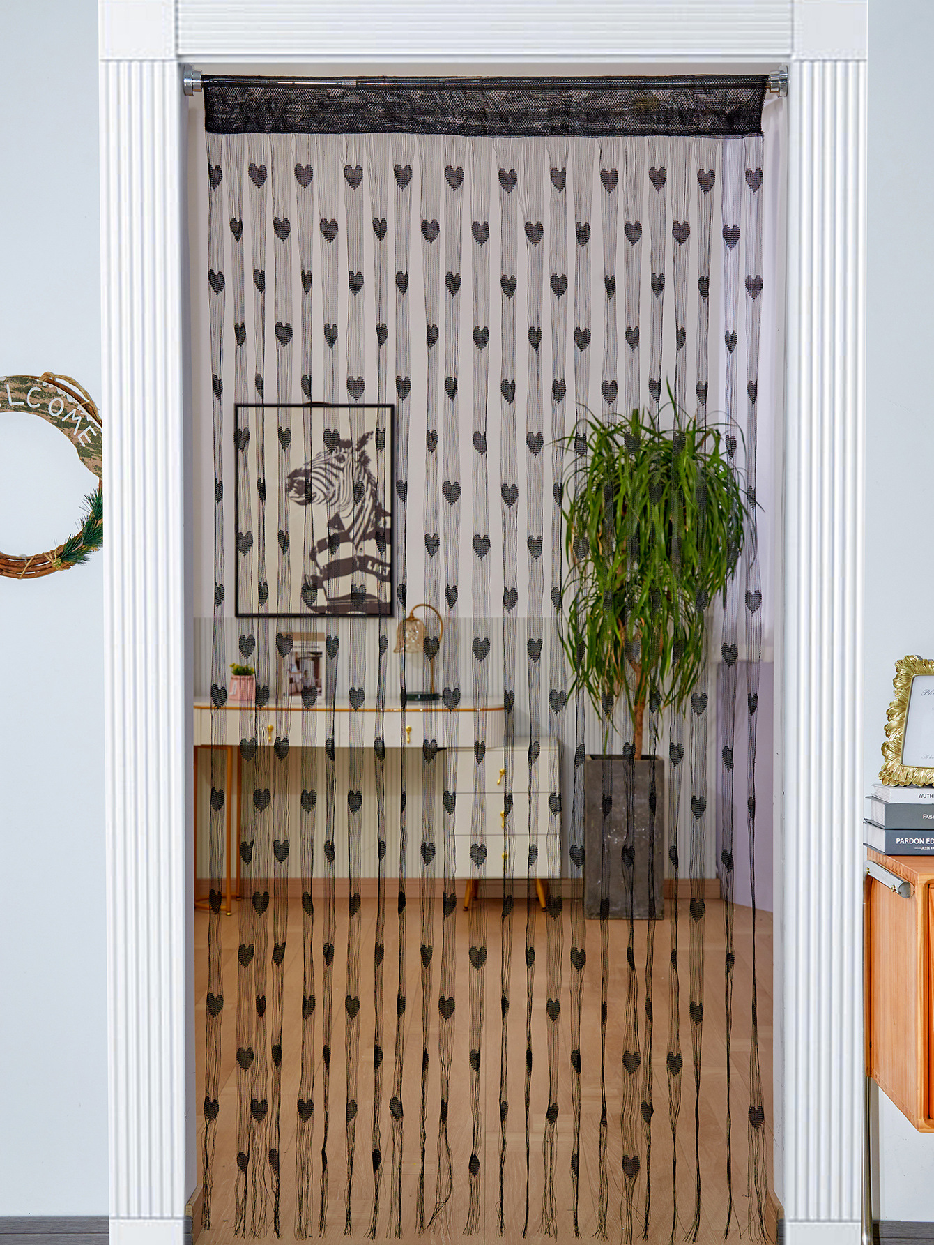 Korean-style heart-shaped love string curtains, wedding entrance curtains, hanging curtains, room dividers, wedding room kindergarten decoration, entryway curtains