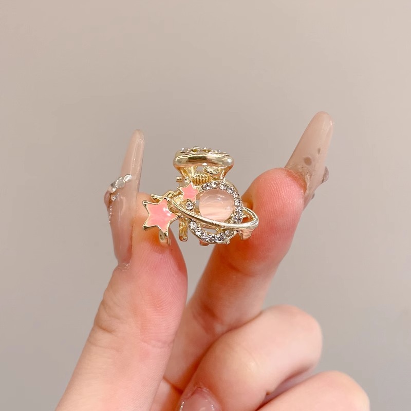 Perla de alta sensación de diamante de agarre para mujeres 2025, nuevo tipo de cabeza trasera, abrazadera de cabello, tocado, abrazadera de cabello pequeña