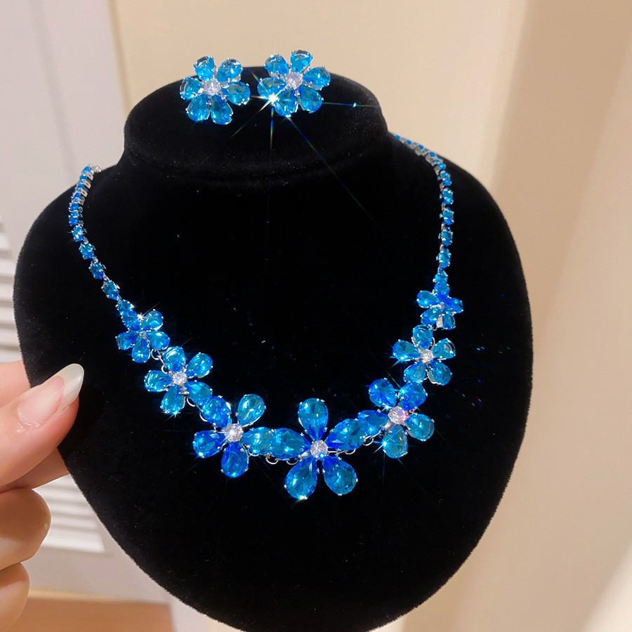 Collar de pendientes de diamantes con gotitas de agua transfronterizas europeas y americanas, colgante de moda de lujo ligero, cadena de clavícula, celebridad de Internet, joyería de alta gama, mujer