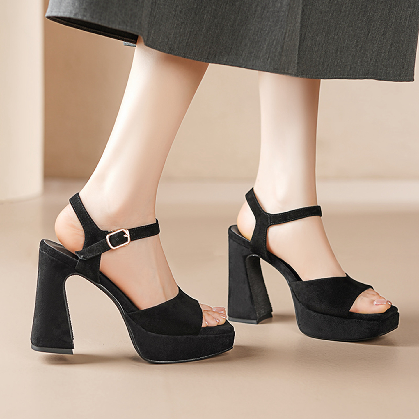 Sandal cao gót nữ hở mũi quai ngang khóa, gót 10.5 cm — Da bò trắng gạo