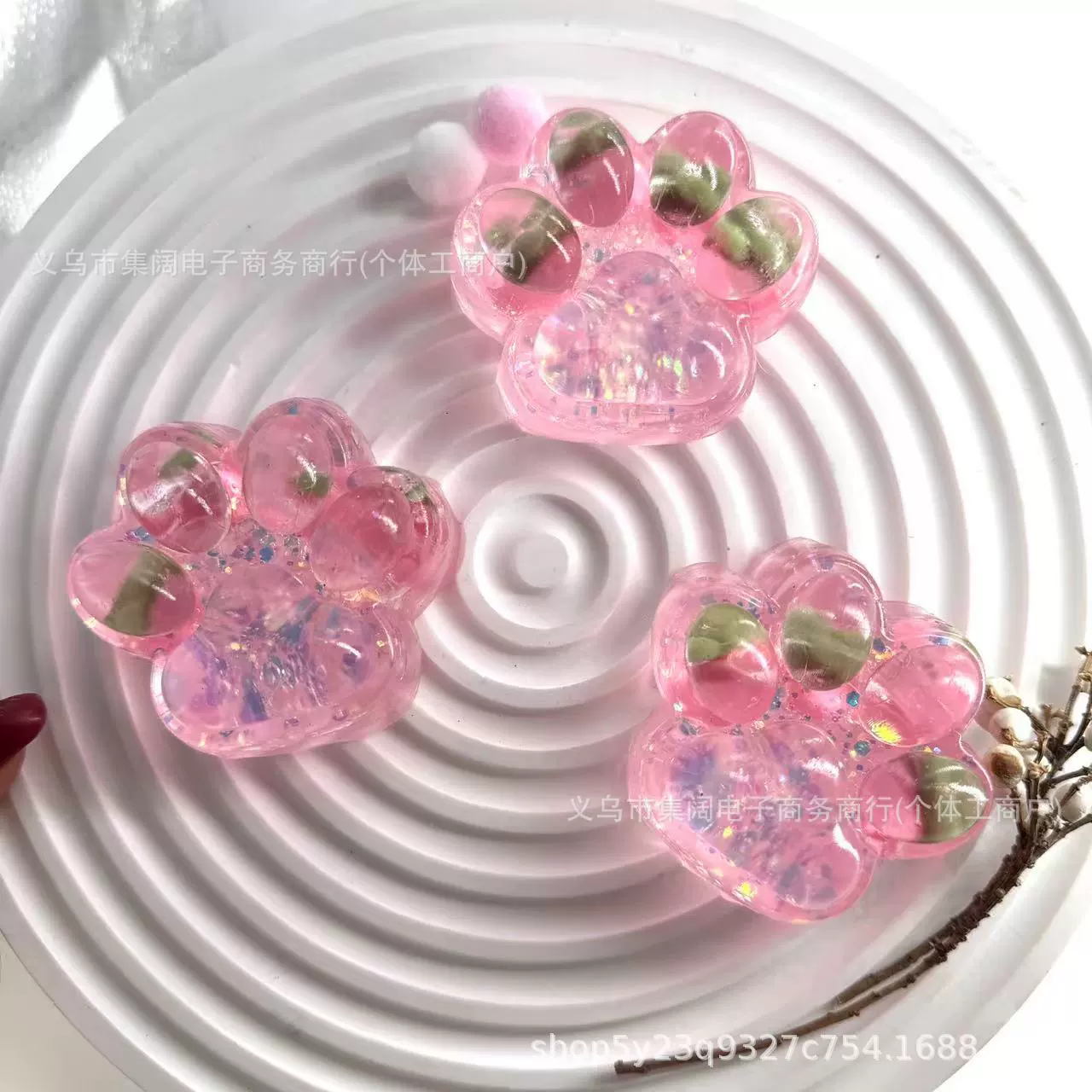 Xiaohongshu and strawberry cat claw pinch music rotten mud, creative decompression artifact Douyin live toy wholesale