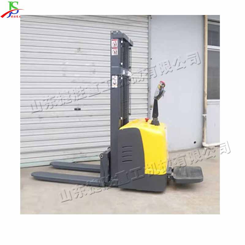 2吨全电动托盘堆高车 转弯半径小物流园堆垛车 随车自体登高车