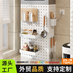 給湯器はカバーの穴の板を遮って穴を開けないで金属の台所は醜いです。