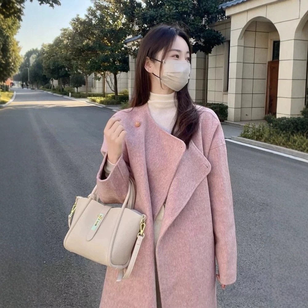 Sophisticated Hepburn-inspired pink wool coat for women, new autumn/winter style, Korean style, loose fit, slimming wool coat.