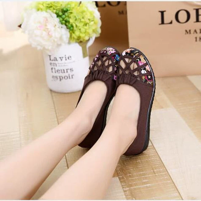 Slip-ons, breathable summer sports comfortable footwear for leisure for mother