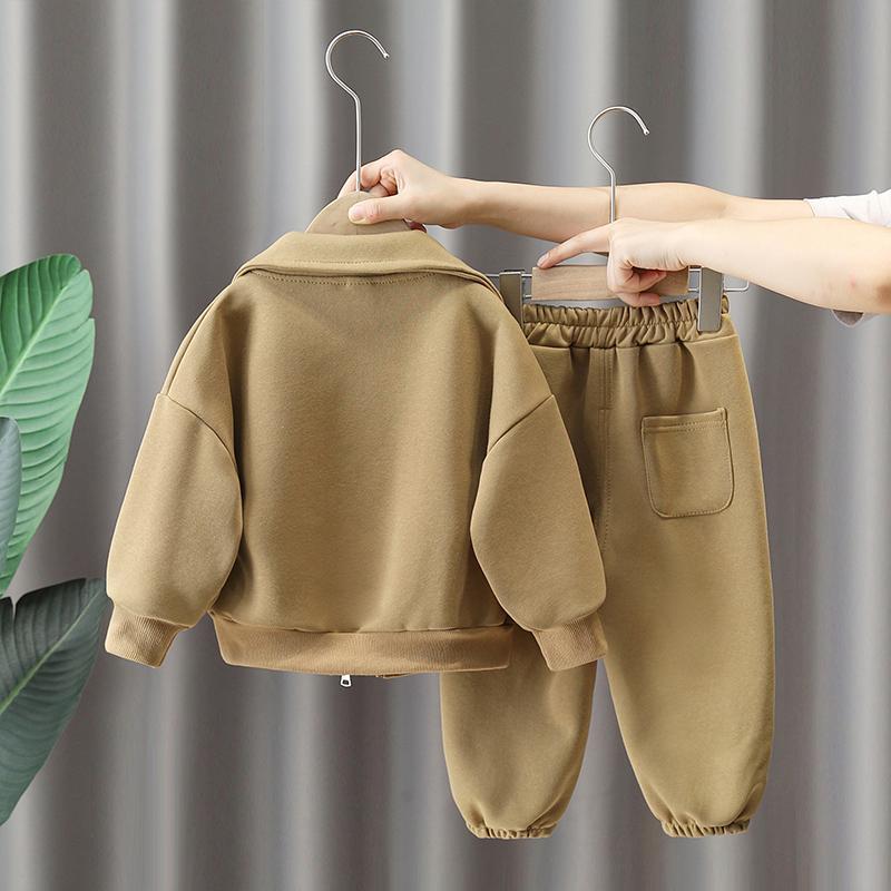 Conjunto ropa deportiva niño chándal dos piezas de moda_voghion.com