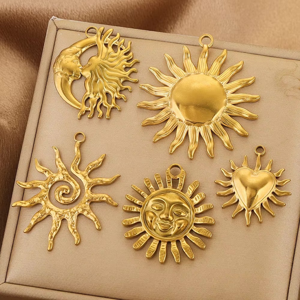 18K Real Gold Plated Plating Material 5 PCS/Package Quantity 5 PCS/Package Stainless Steel Sun Heart Shape Pendant Charms