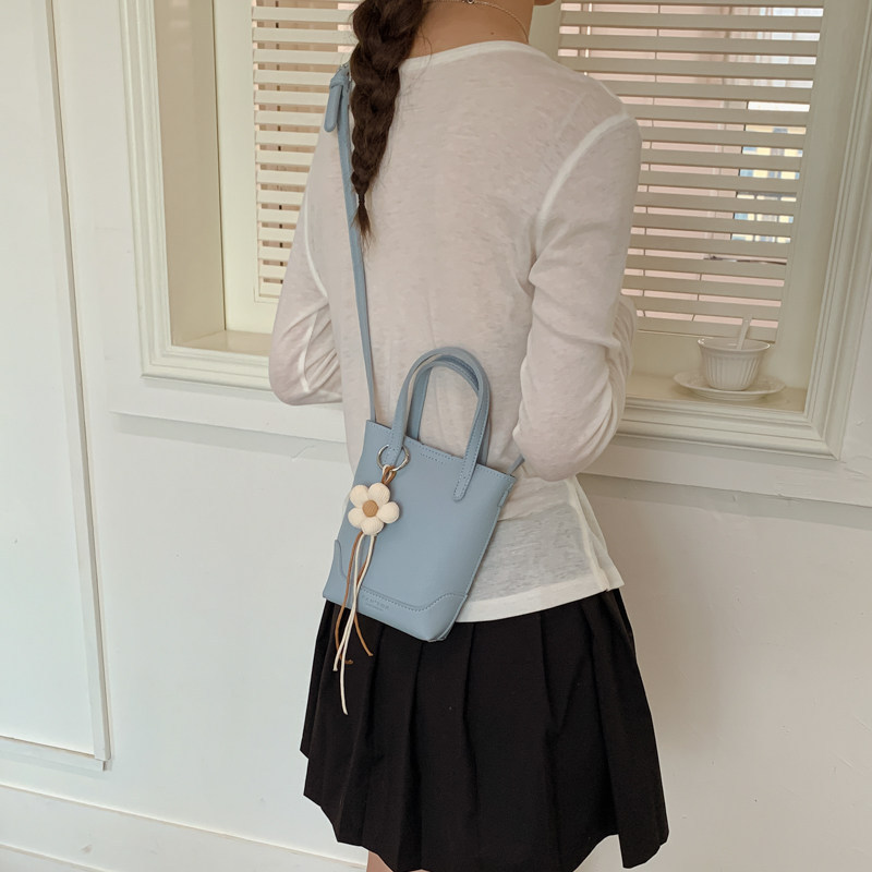 Nicho sensación bolso de moda bolso de mano simple mujer 2026 nuevo verano móvil inclinado universal popular hombro único