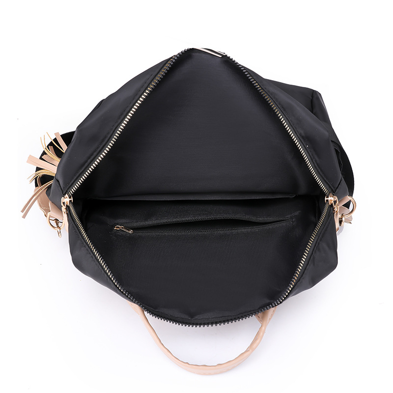 2023 nueva mochila casual para mujer nylon color contraste moda borla mochila de viaje multifuncional de doble uso al por mayor