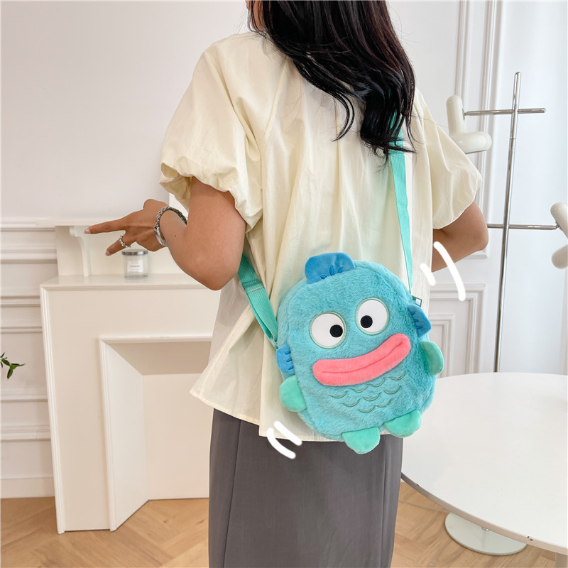 かわいい醜い魚のぬいぐるみのバッグの女性の漫画の斜めのショルダーバッグの醜い萌えの学生は秋冬の毛羽立ちのカバンの片肩の包みを合わせます。|undefined