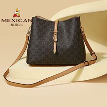 �����˰���Ů2022�¿������Ů���μ��ͨ��б����ϻ��͹�ˮͰ��