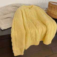 外国貿易の黄色の麻の花はアライグマの綿毛のセーターの女性の秋冬の新商品の高級感の欧品の怠惰な風のニットの上着をまねます。