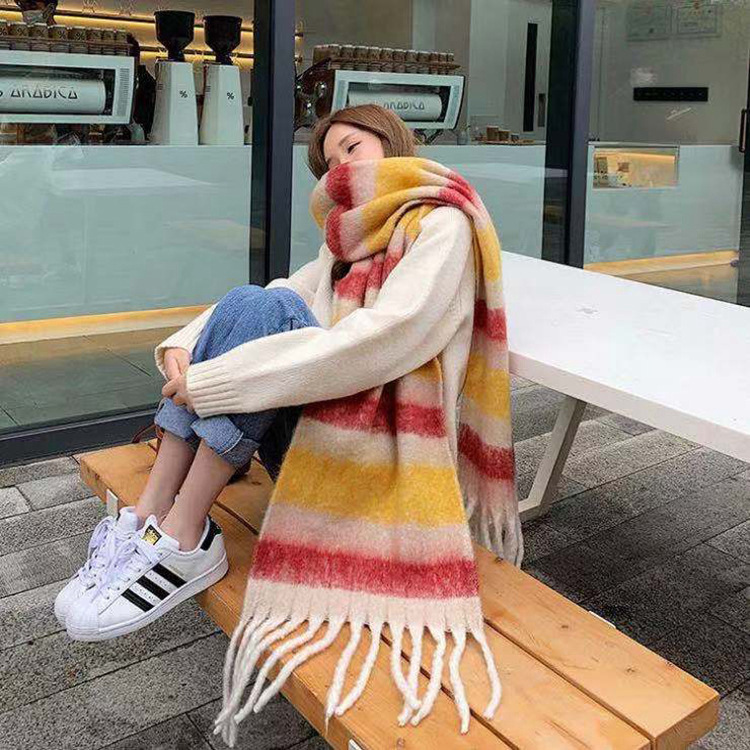 虹のマフラーの女性の冬のショールのカップルのカラーの格子の保温は厚いです。