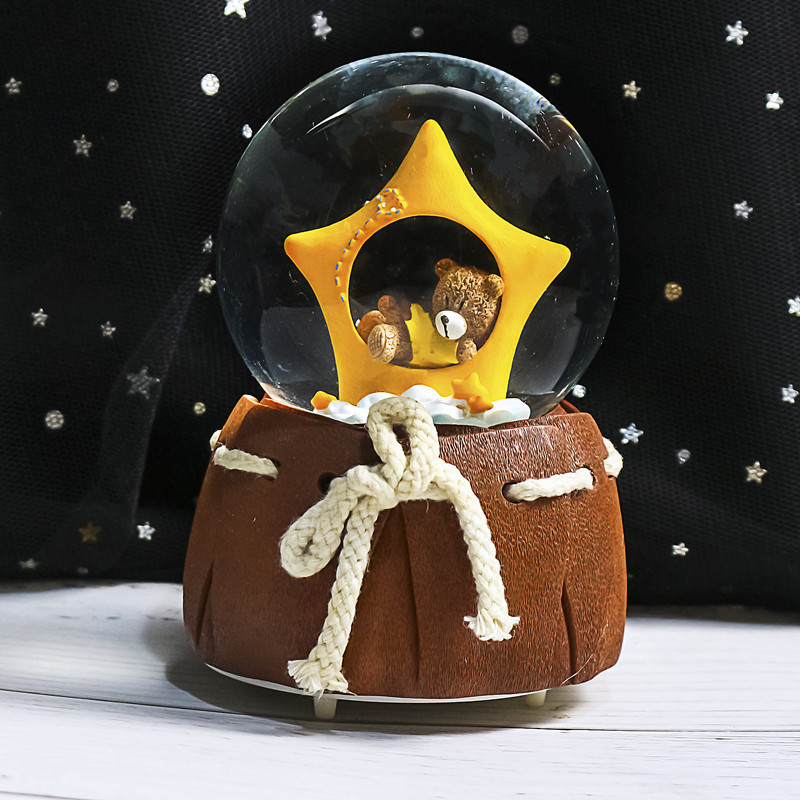 Nueva bola de cristal de mapache rosa pequeña, nieve, caja de música luminosa, luz nocturna, caja de música de regalo, artesanía de una pieza