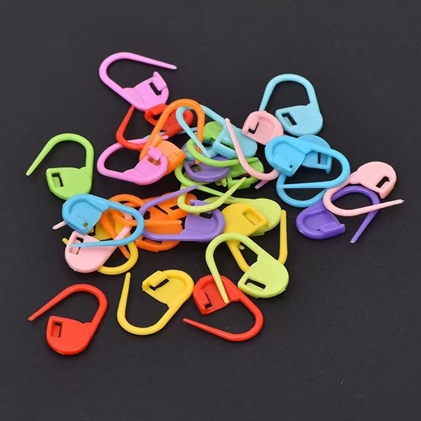 Botón de marca de plástico de color hecho a mano DIY herramienta de tejido botón de marca pin crochet lana suéter contar trenzado