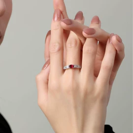 戒指;项链;耳钉