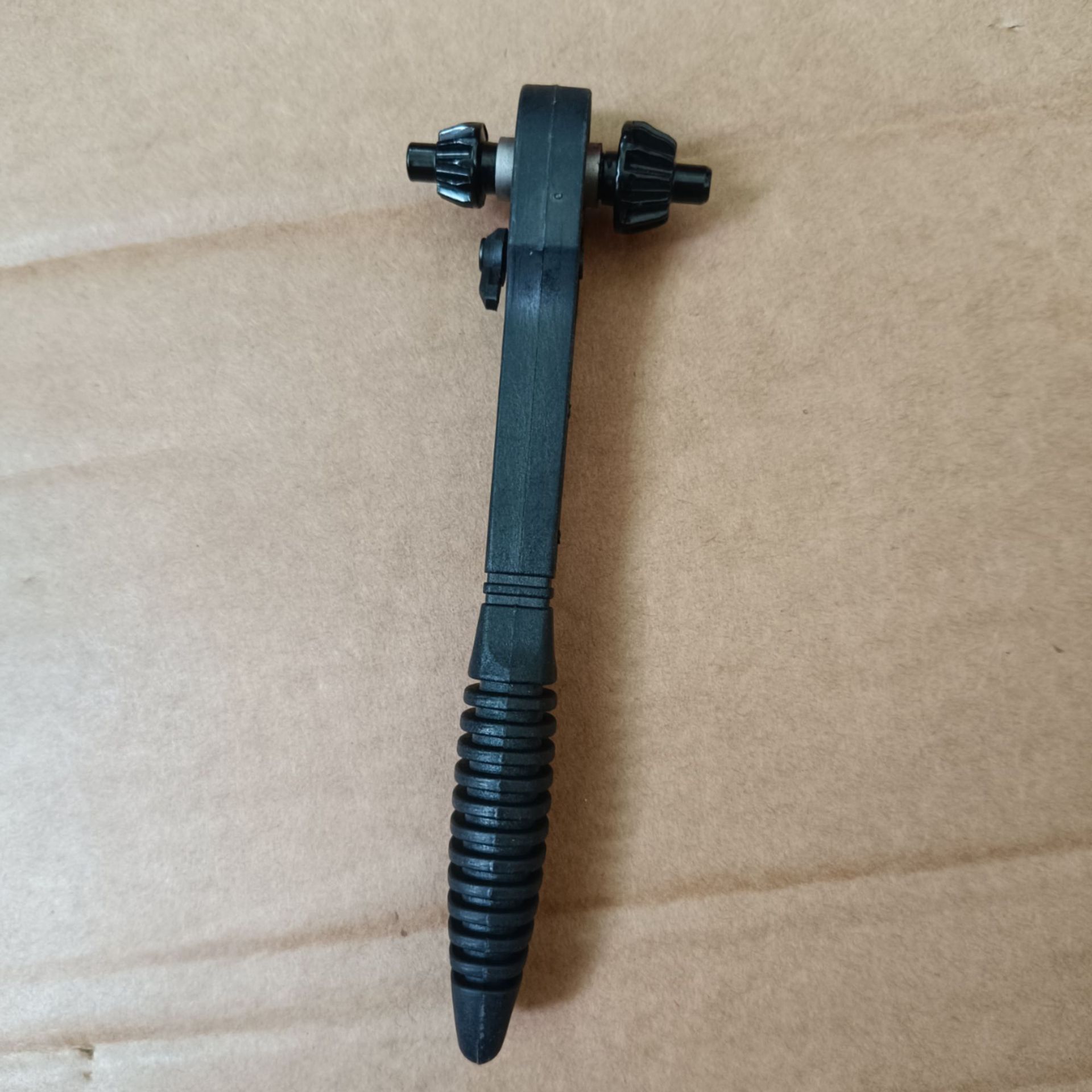 二合一钻夹头钥匙扳手黑色双向快速棘轮扳手两头双用扳手五金工具