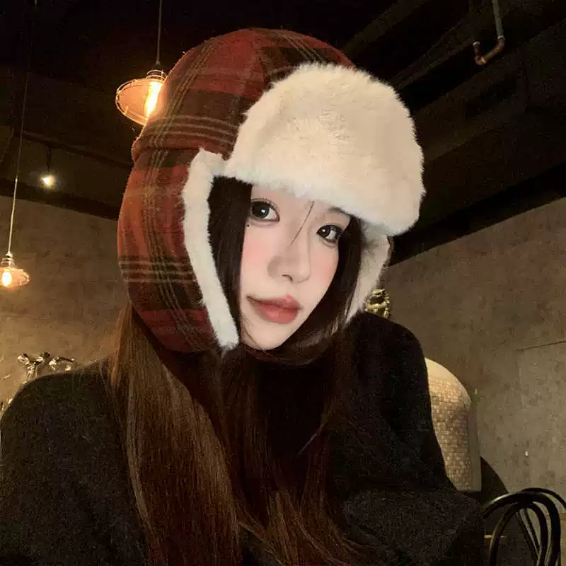 Retro red colored fleece travel keep warm hat