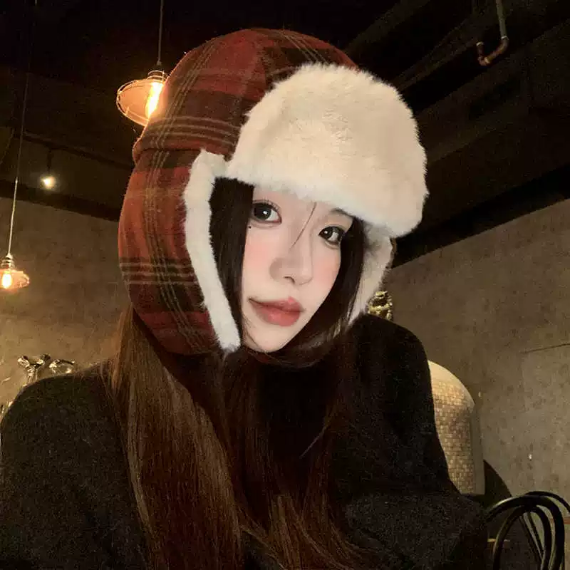 Retro red colored fleece travel keep warm hat