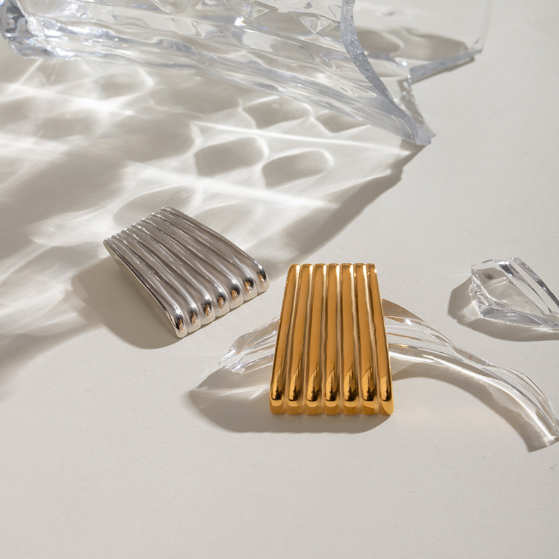 Wanxing estilo europeo y americano de acero inoxidable geometría cuadrada costilla broche femenino de alta calidad nicho de alta gama prendas de vestir joyas transfronterizas