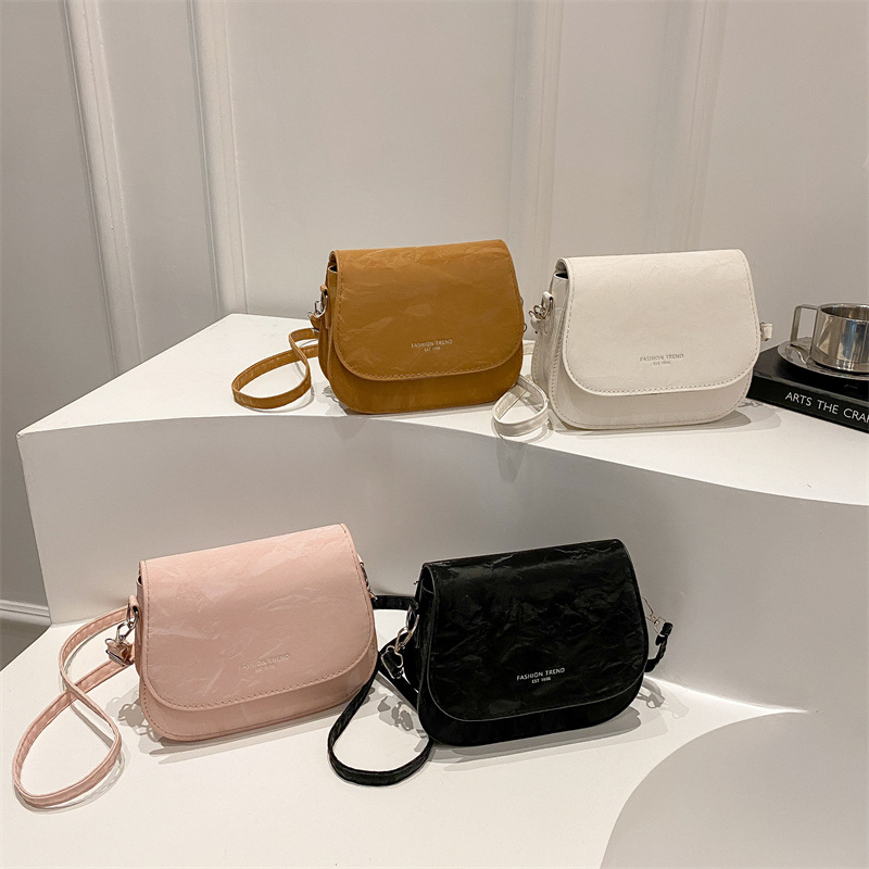 Bolso de silla de montar, bolso de mochila de mujer 2025, nueva moda de verano, moda simple, estilo extranjero, bolso de hombro para mujeres