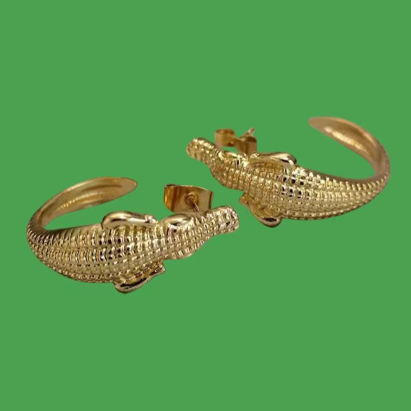 European and American Cross-Border Retro Hot-Selling Crocodile Alloy Earrings Foreign Trade Popular Gold Creative High-End Versatile Earrings Wholesale