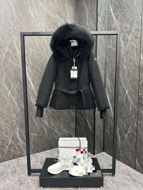 Mengjia High-End Women's Waist-Cinching down Jacket, Outdoor Skiing Waterproof Coat with Large Fur Collar, Same Style as Worn by Yang Mi Mengjia High-End Women's Waist-Cinching down Jacket, Outdoor Skiing Waterproof Coat with Large Fur Collar, Same Style as Worn by Yang Mi