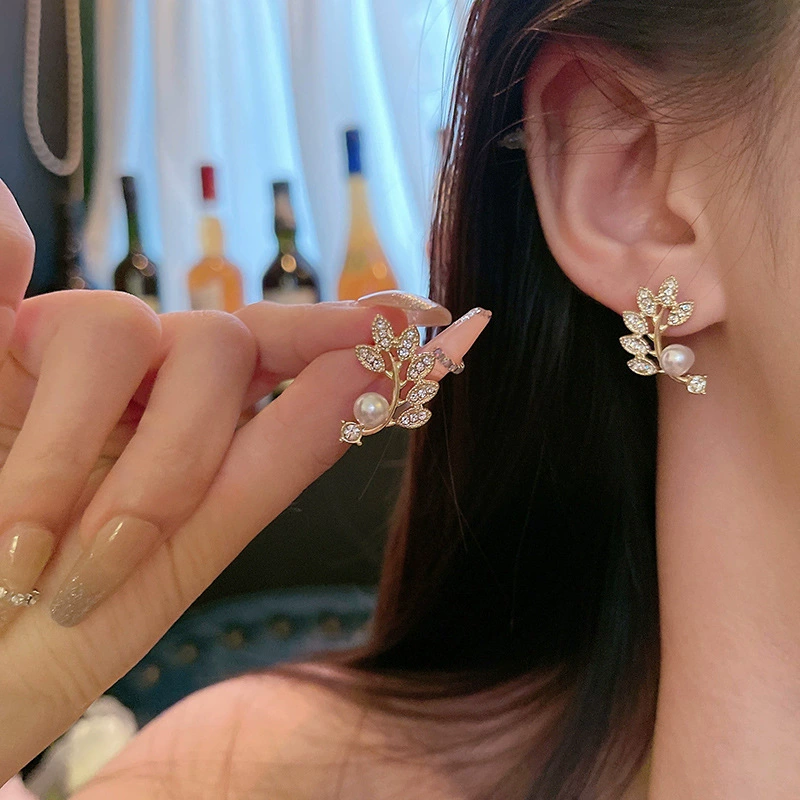 Серебряные сережки 925 пробы с цирконами, минималистичный стиль light-luxury, 2×2 см, несколько цветов