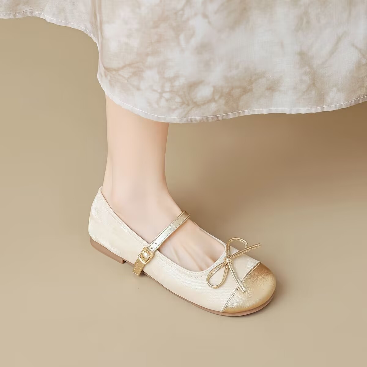 2026 primavera y verano de moda francesa zapatos de una sola mujer plano y poco profundo de verano arco con una correa de zapatos de mujer Mary Jane