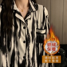 厂家现货情侣款睡衣秋冬季高级感黑色条纹长袖加厚保暖学生两件套