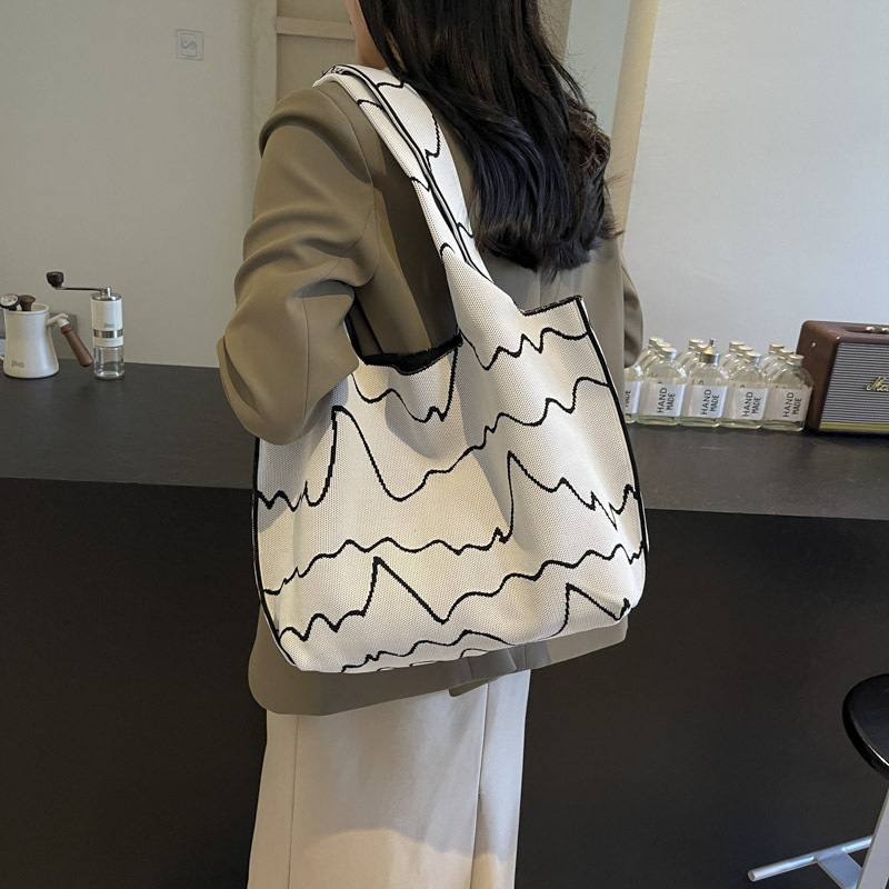 Handbag woven women's shopping bag, versatile for commuting, black and white fashionable, large-capacity single-shoulder bag, striped casual new Application Scenario