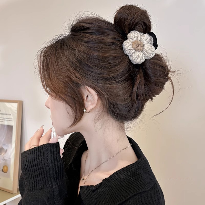 Clip de pelo de alta calidad con múltiples agarres femenino 2025 nuevo otoño e invierno clip de tiburón grande horquilla flor de punto horquilla tocado