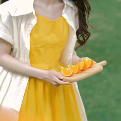 2025新型の海辺で休暇を過ごす黄色のストラップのワンピースの子供の夏のフランス風の優しい風がロングスカートを着て旅行します。