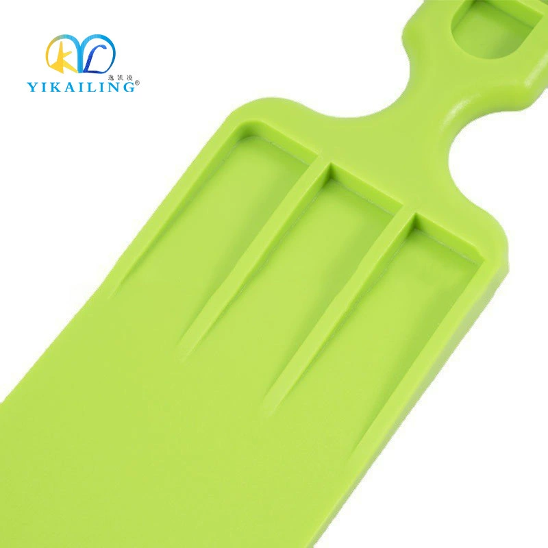 Наклонное отверстие расширено и удлинено.