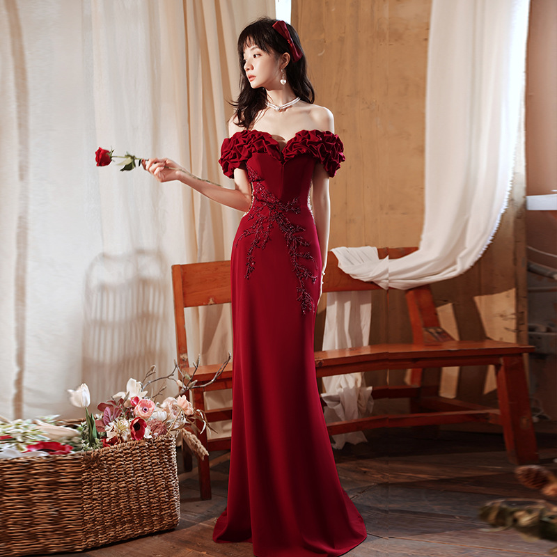 Vestido Borgoña de Lujo Ligero, Estilo 2025, Un Hombro, Falda de Cola de Pez, Elegante y Sofisticado, Vestido de Noche para Novia