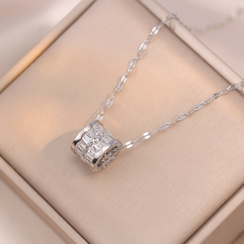 Titanium steel necklace for women with big waist, niche design, Japanese and Korean big waist, versatile necklace, clavicle chain, cold style wholesale