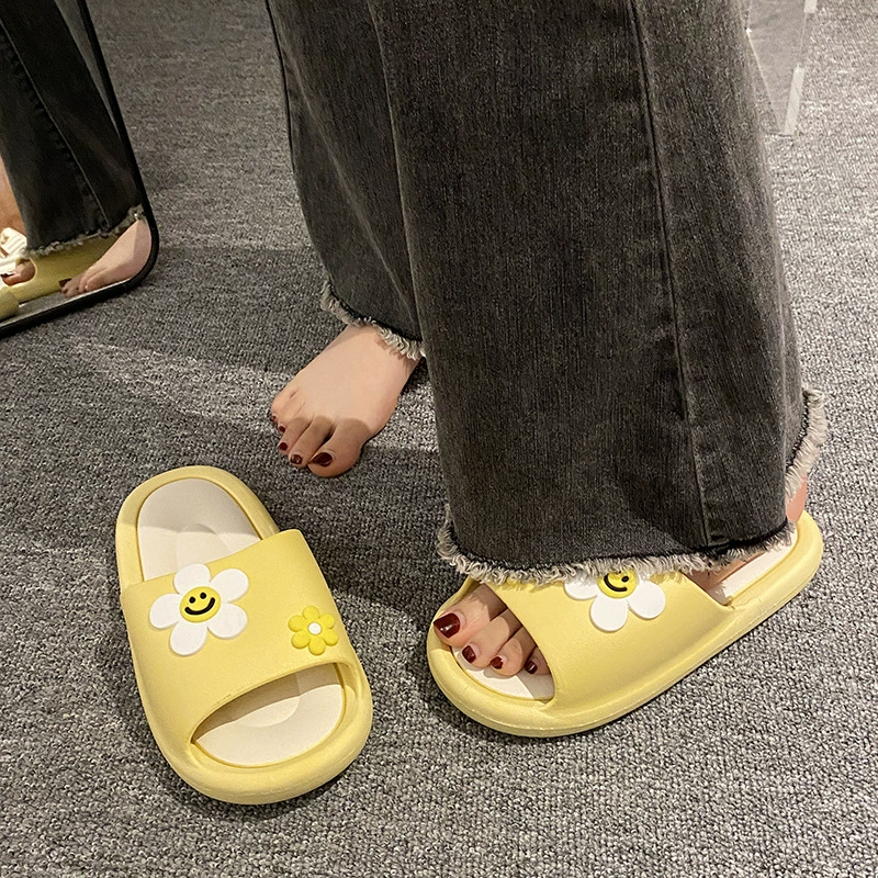 2023 летние новые нишевые тапочки, женские повседневные женские пляжные сандалии на толстой подошве для дома