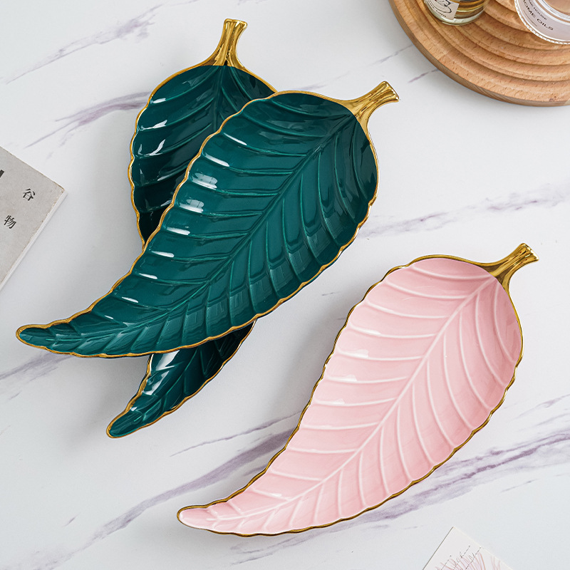Nórdico ins hoja decorativa placa de cerámica de oro borde merienda plato de fruta almacenamiento en el hogar Decoración joyería bandeja