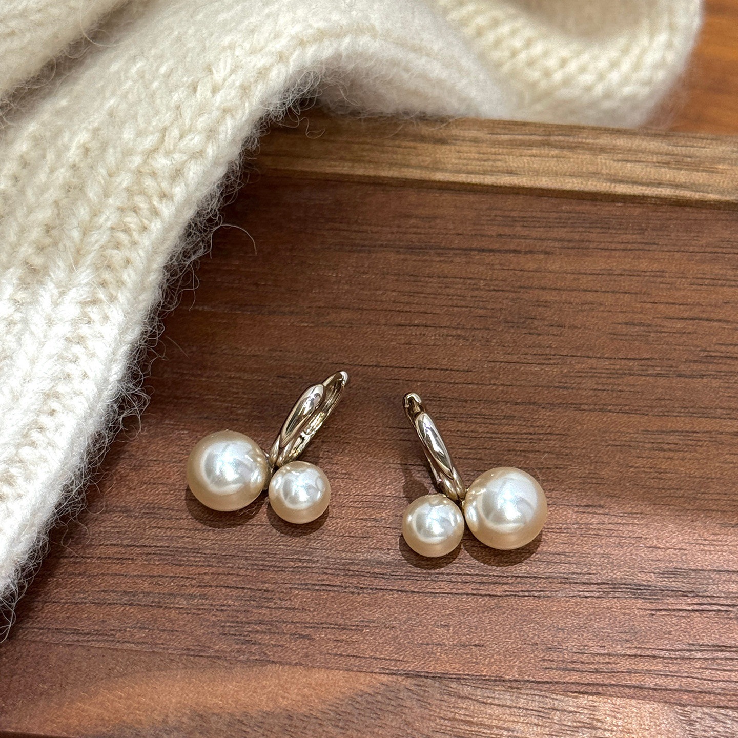 Elegant Pearl Cherry Stud Earrings In Mocha Mousse And Gold Tone_voghion.com